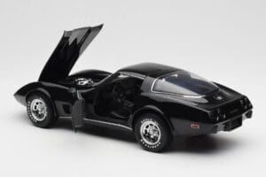 Chevrolet Corvette C3 Черен UT Models 1:18 21071 Метал — снимка 5 от 8