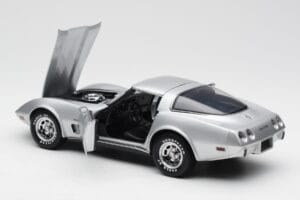 Chevrolet Corvette C3 Сребрист UT Models 1:18 21072 Метал — снимка 5 от 8