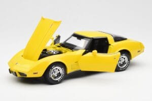 Chevrolet Corvette C3 Жълт UT Models 1:18 21074 Метал — снимка 2 от 8