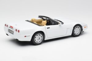 Chevrolet Corvette C4 Кабриолет Бял Maisto 1:18 32830 Метал — снимка 3 от 8