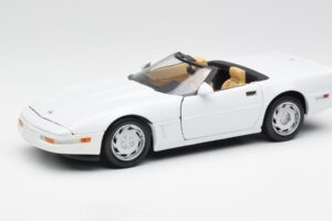 Chevrolet Corvette C4 Кабриолет Бял Maisto 1:18 32830 Метал