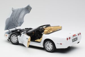 Chevrolet Corvette C4 Кабриолет Бял Maisto 1:18 32830 Метал — снимка 5 от 8