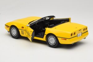 Chevrolet Corvette C4 Indianapolis 500 Pace Car Жълт Greenlight 1:18 11801-06 Метал — снимка 5 от 8
