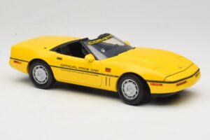Chevrolet Corvette C4 Indianapolis 500 Pace Car Жълт Greenlight 1:18 11801-06 Метал — снимка 6 от 8