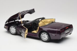 Chevrolet Corvette C4 LT4 Кабриолет Лилав Металик Maisto 1:18 50277 Метал — снимка 5 от 8