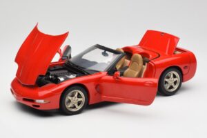 Chevrolet Corvette C5 Кабриолет Червен UT Models 1:18 21006 Метал — снимка 2 от 8