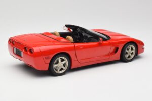Chevrolet Corvette C5 Кабриолет Червен UT Models 1:18 21006 Метал — снимка 3 от 8