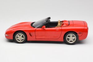 Chevrolet Corvette C5 Кабриолет Червен UT Models 1:18 21006 Метал — снимка 4 от 8