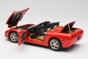 Chevrolet Corvette C5 Кабриолет Червен UT Models 1:18 21006 Метал — снимка 5 от 8