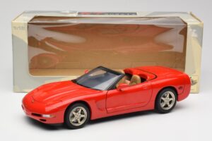 Chevrolet Corvette C5 Кабриолет Червен UT Models 1:18 21006 Метал — снимка 8 от 8