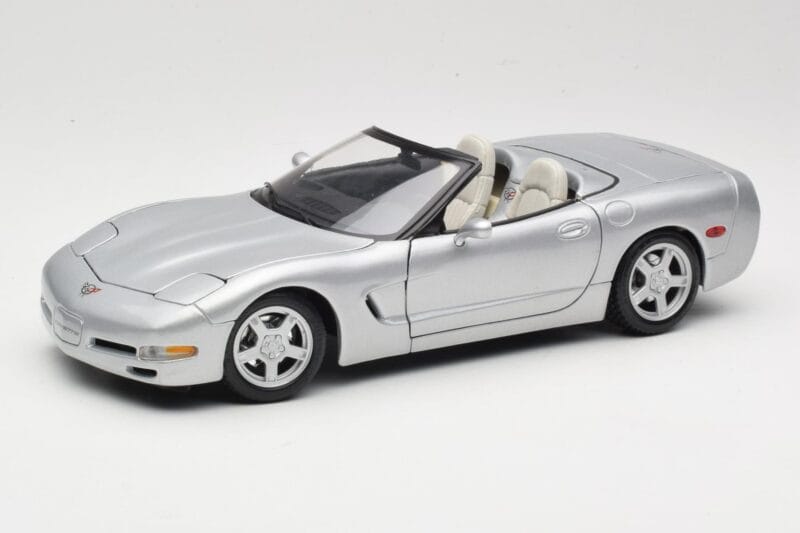 Chevrolet Corvette C5 Кабриолет Сребрист Maisto 1:18 50317 Метал