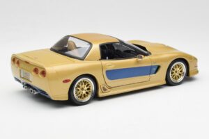 Chevrolet Corvette C5 Guldstrand Signature Edition Златист Maisto 1:18 31657 Метал — снимка 3 от 8