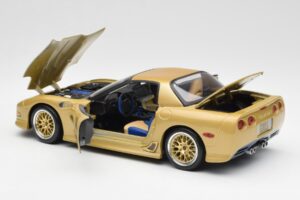 Chevrolet Corvette C5 Guldstrand Signature Edition Златист Maisto 1:18 31657 Метал — снимка 5 от 8