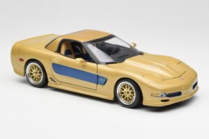 Chevrolet Corvette C5 Guldstrand Signature Edition Златист Maisto 1:18 31657 Метал — снимка 6 от 8