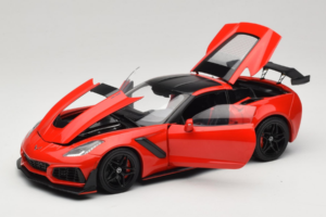 Chevrolet Corvette C7 ZR1 Torch Red IXO 1:18 18RDC243-FO Метал — снимка 2 от 8
