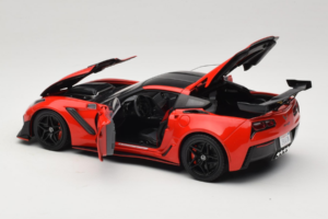 Chevrolet Corvette C7 ZR1 Torch Red IXO 1:18 18RDC243-FO Метал — снимка 5 от 8