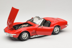 Chevrolet Corvette C3 Кабриолет Червен Revell 1:18 8833-P1 Метал — снимка 2 от 8