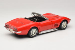 Chevrolet Corvette C3 Кабриолет Червен Revell 1:18 8833-P1 Метал — снимка 3 от 8