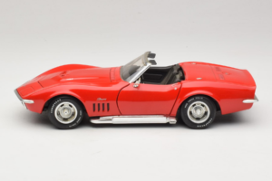 Chevrolet Corvette C3 Кабриолет Червен Revell 1:18 8833-P1 Метал — снимка 4 от 8