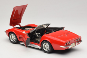 Chevrolet Corvette C3 Кабриолет Червен Revell 1:18 8833-P1 Метал — снимка 5 от 8