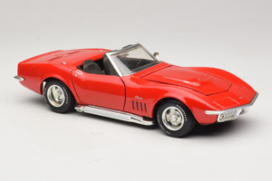 Chevrolet Corvette C3 Кабриолет Червен Revell 1:18 8833-P1 Метал — снимка 6 от 8