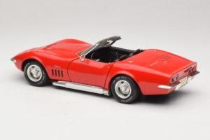Chevrolet Corvette C3 Кабриолет Червен Revell 1:18 8833-P1 Метал — снимка 7 от 8