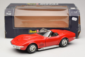 Chevrolet Corvette C3 Кабриолет Червен Revell 1:18 8833-P1 Метал — снимка 8 от 8