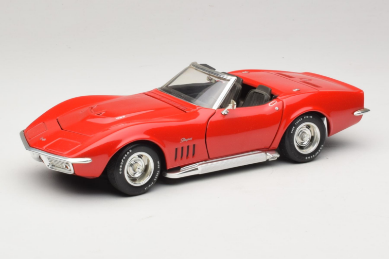 Chevrolet Corvette C3 Кабриолет Червен Revell 1:18 8833-P1 Метал