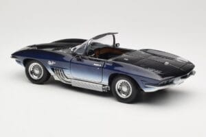 Chevrolet Corvette Mako Shark Тъмносин UT Models 1:18 21061 Метал — снимка 7 от 8