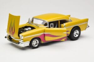 Chevrolet Custom Жълт с Пламък Hot Wheels 1:18 21356 Метал — снимка 2 от 8