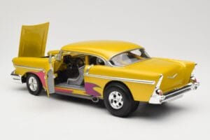 Chevrolet Custom Жълт с Пламък Hot Wheels 1:18 21356 Метал — снимка 5 от 8