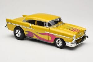 Chevrolet Custom Жълт с Пламък Hot Wheels 1:18 21356 Метал — снимка 6 от 8