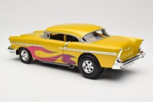 Chevrolet Custom Жълт с Пламък Hot Wheels 1:18 21356 Метал — снимка 7 от 8