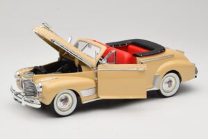 Chevrolet Deluxe Кабриолет Бежов Eagle Collectibles 1:18 3022518 Метал — снимка 2 от 8