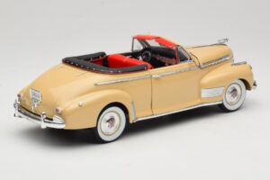 Chevrolet Deluxe Кабриолет Бежов Eagle Collectibles 1:18 3022518 Метал — снимка 3 от 8