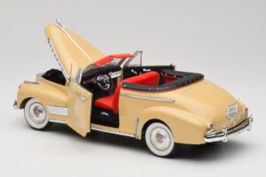 Chevrolet Deluxe Кабриолет Бежов Eagle Collectibles 1:18 3022518 Метал — снимка 5 от 8