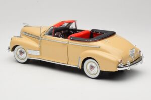 Chevrolet Deluxe Кабриолет Бежов Eagle Collectibles 1:18 3022518 Метал — снимка 7 от 8