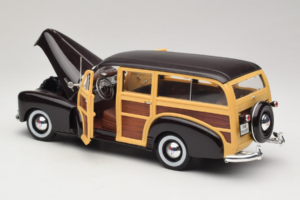 Chevrolet Fleetmaster Woody Черен Maisto 1:18 56043 Метал — снимка 5 от 8