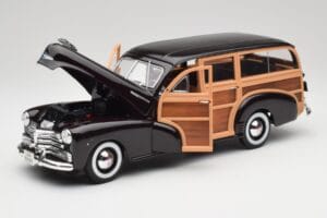Chevrolet Fleetmaster Woody Черен & Wood Panels Maisto 1:18 43697545B Метал — снимка 2 от 8