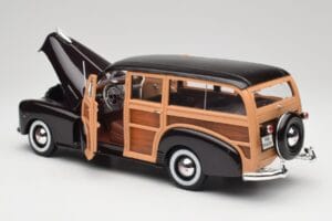 Chevrolet Fleetmaster Woody Черен & Wood Panels Maisto 1:18 43697545B Метал — снимка 5 от 8