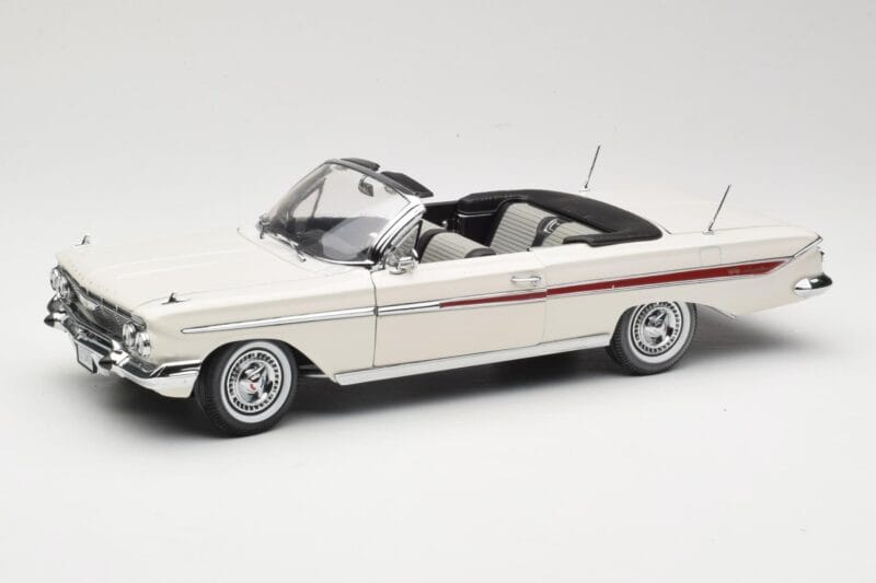 Chevrolet Impala Кабриолет Бял Sun Star 1:18 3405 Метал