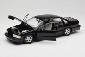 Chevrolet Impala SS Черен UT Models 1:18 21031 Метал — снимка 2 от 8