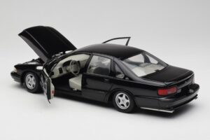 Chevrolet Impala SS Черен UT Models 1:18 21031 Метал — снимка 5 от 8