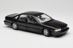 Chevrolet Impala SS Черен UT Models 1:18 21031 Метал — снимка 6 от 8