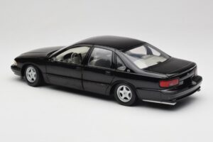 Chevrolet Impala SS Черен UT Models 1:18 21031 Метал — снимка 7 от 8