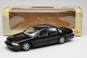 Chevrolet Impala SS Черен UT Models 1:18 21031 Метал — снимка 8 от 8
