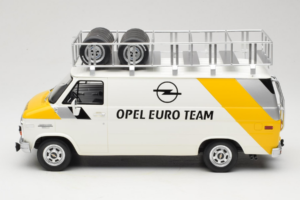 Opel Manta 400 Group B Rally Tour de Corse 1984 С Chevrolet G30 Сервизен Ван Otto 1:18 OT491 Смола — снимка 6 от 13