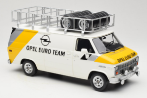 Opel Manta 400 Group B Rally Tour de Corse 1984 С Chevrolet G30 Сервизен Ван Otto 1:18 OT491 Смола — снимка 7 от 13