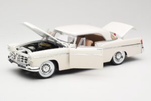 Chrysler 300B Бял Maisto 1:18 531897 Метал — снимка 2 от 8