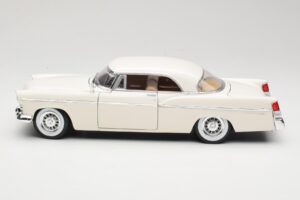 Chrysler 300B Бял Maisto 1:18 531897 Метал — снимка 4 от 8
